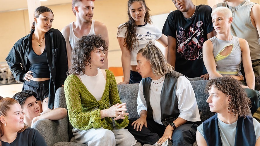 Jo-Foster,-Leesa-Tulley-and-the-cast-of-WHY-AM-I-SO-SINGLE--in-rehearsal,-credit-Danny-Kaan